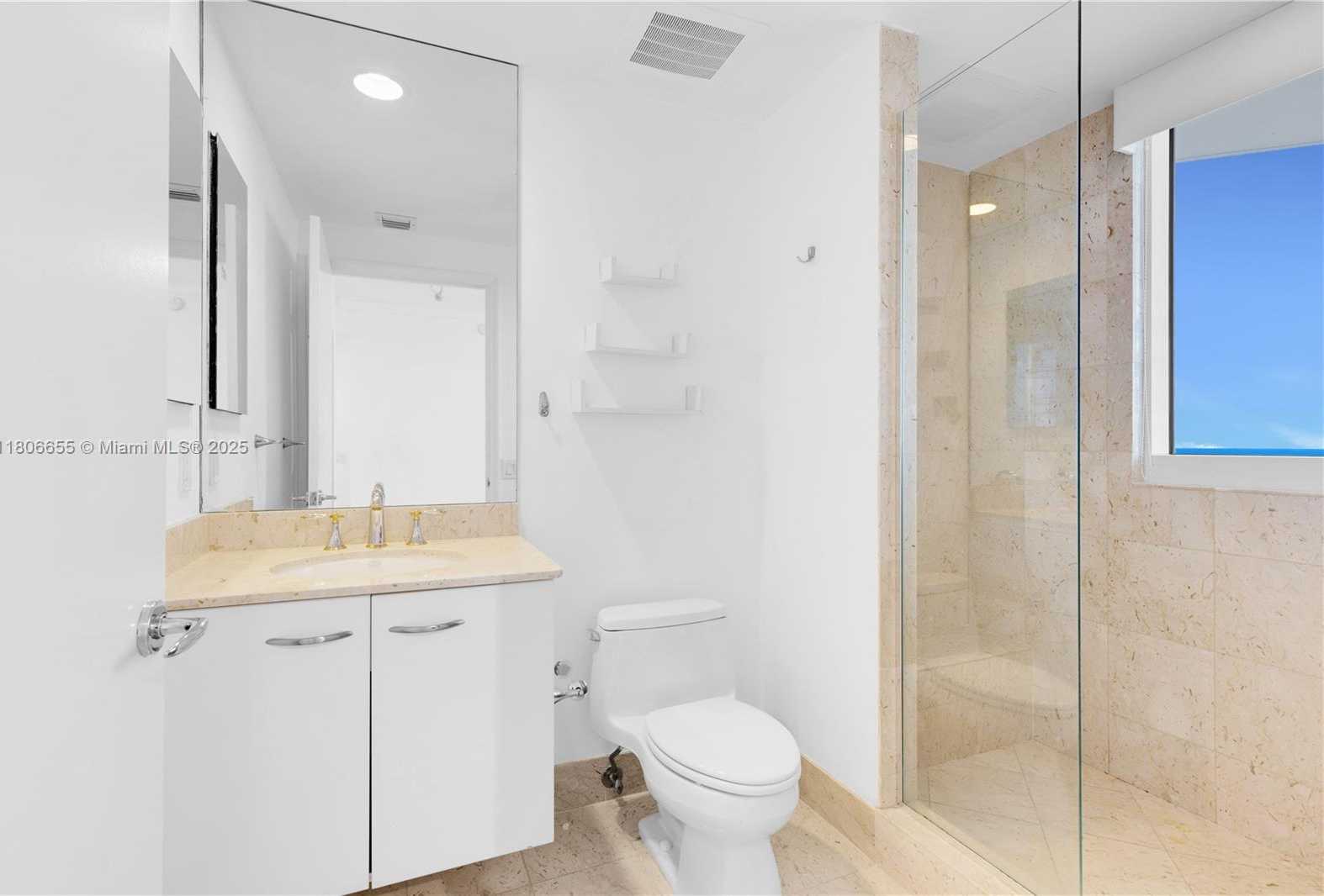 Small Image of 21200 POINT PL #1802, Aventura Number 29