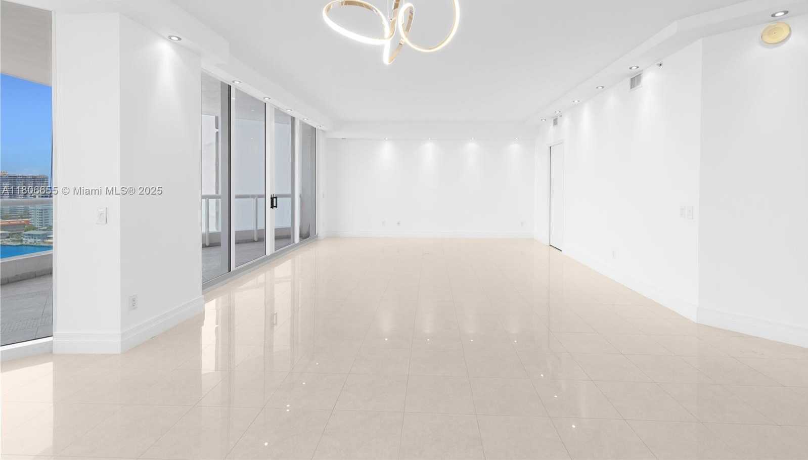 Small Image of 21200 POINT PL #1802, Aventura Number 3