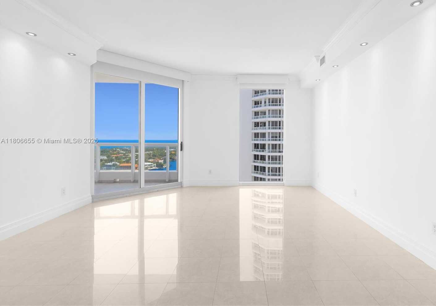 Small Image of 21200 POINT PL #1802, Aventura Number 32