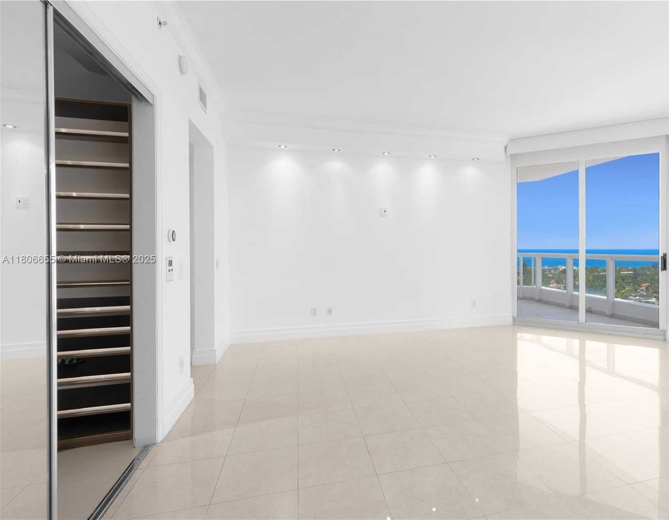 Small Image of 21200 POINT PL #1802, Aventura Number 34
