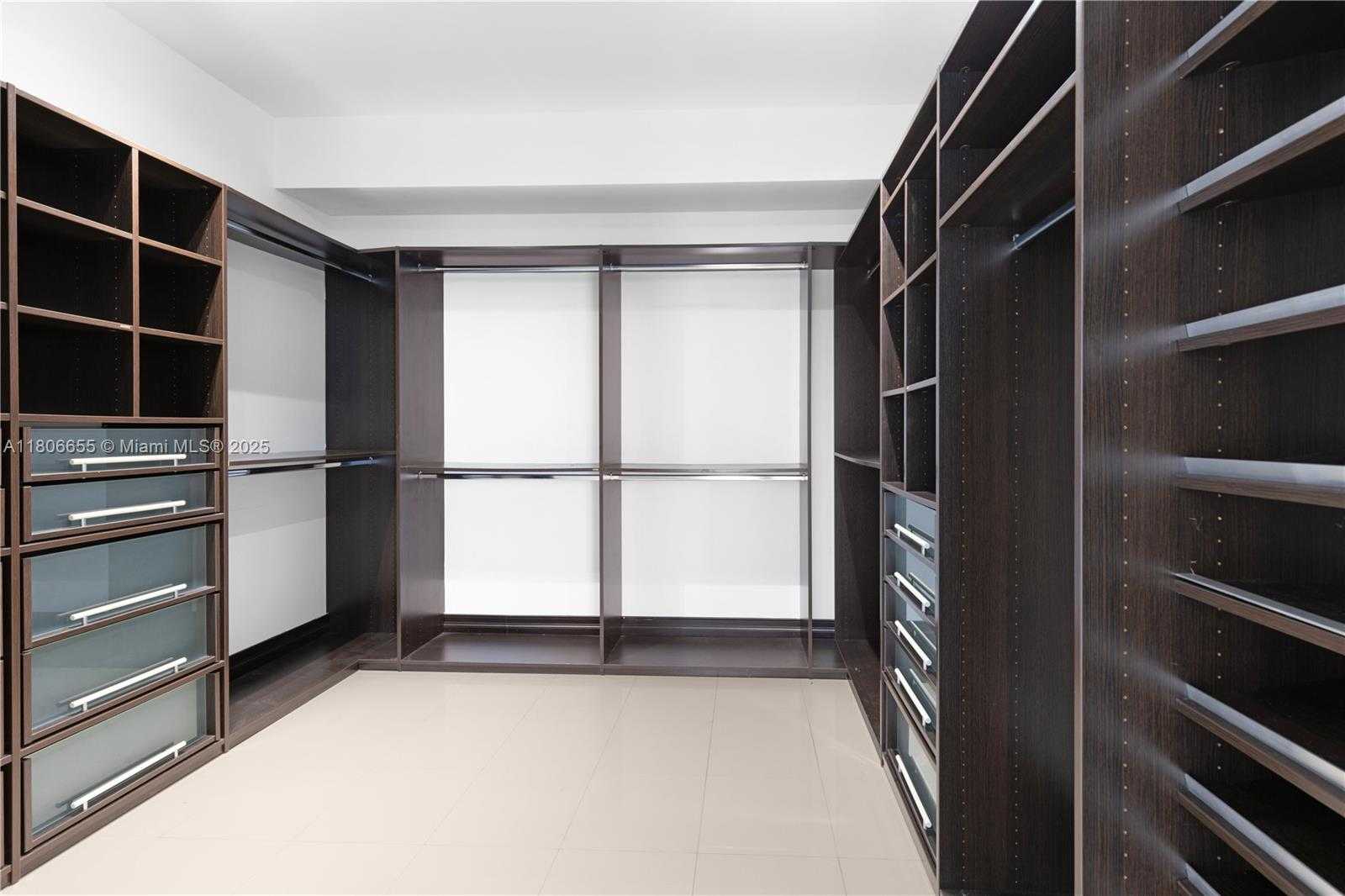 Small Image of 21200 POINT PL #1802, Aventura Number 35