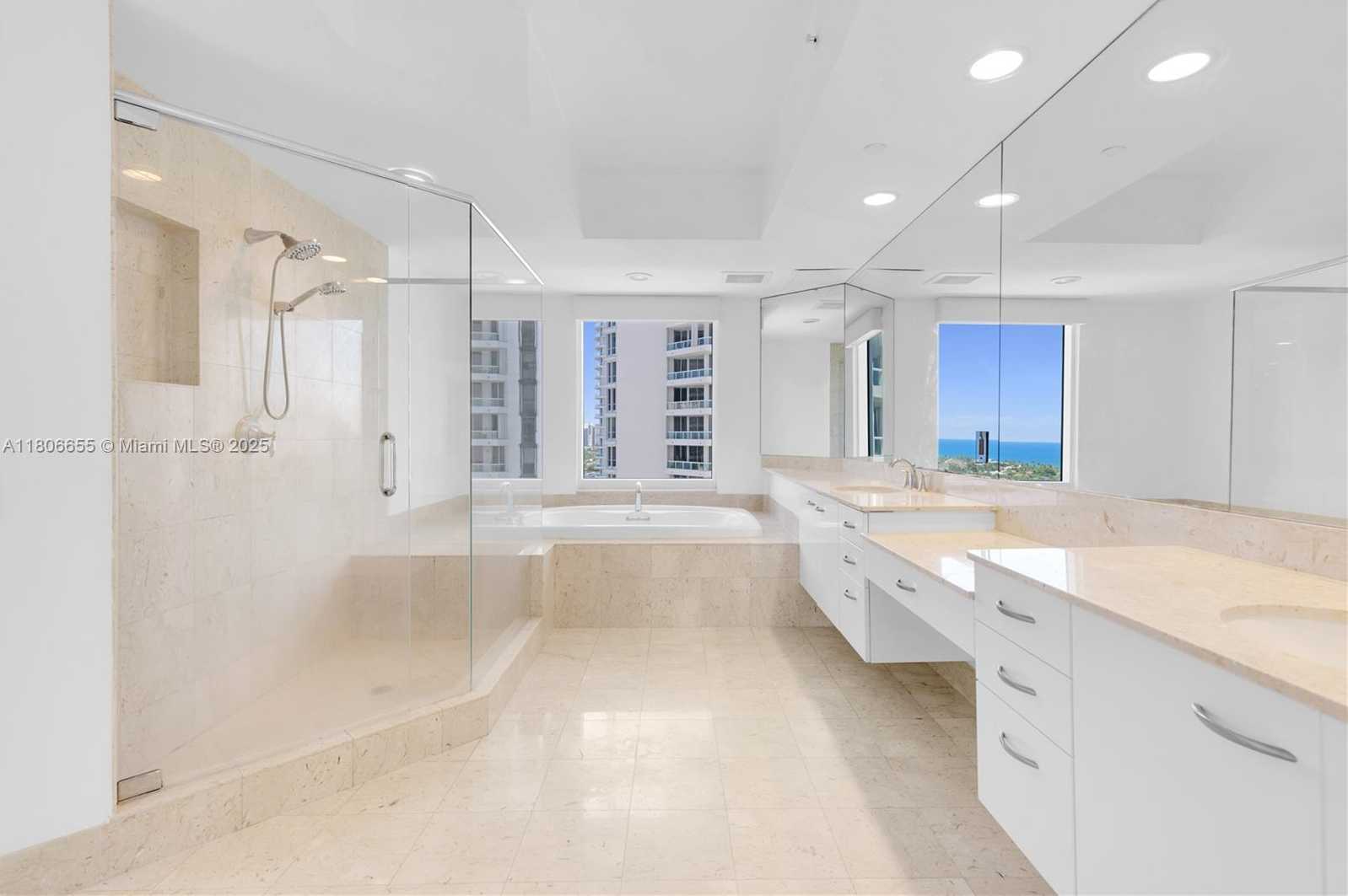 Small Image of 21200 POINT PL #1802, Aventura Number 38