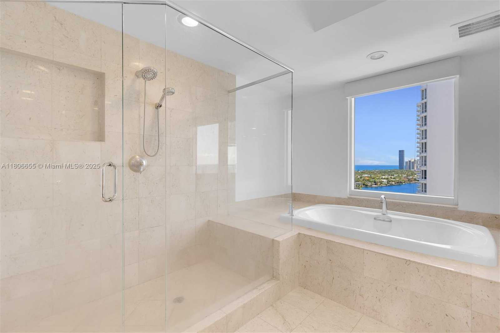 Small Image of 21200 POINT PL #1802, Aventura Number 39