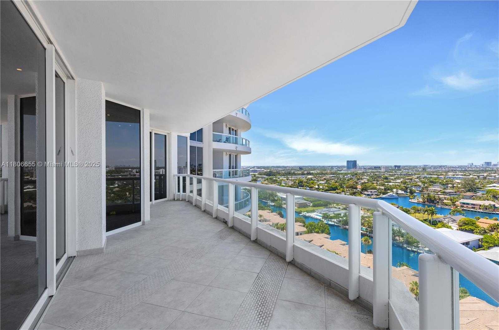 Small Image of 21200 POINT PL #1802, Aventura Number 40