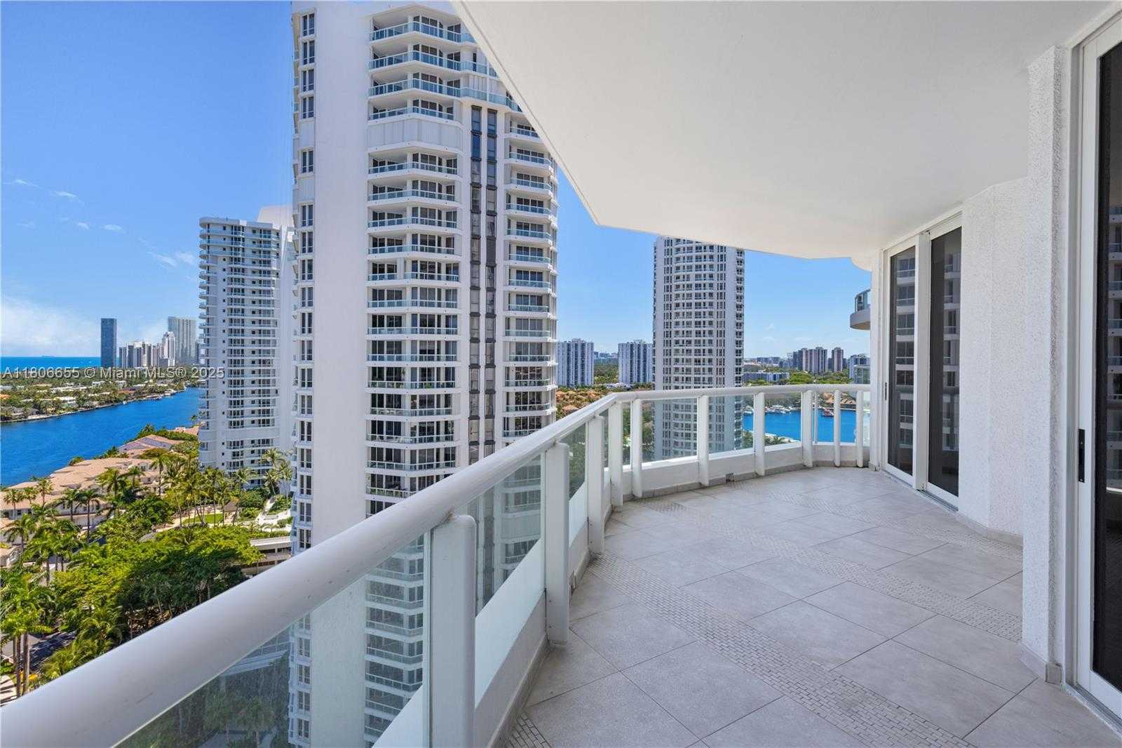 Small Image of 21200 POINT PL #1802, Aventura Number 44