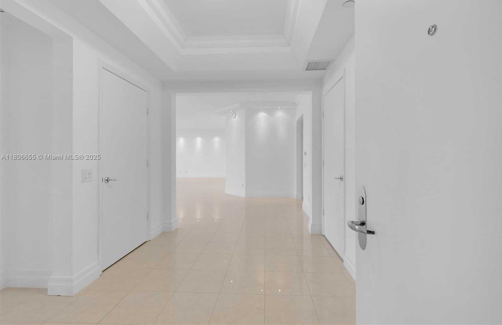Small Image of 21200 POINT PL #1802, Aventura Number 47