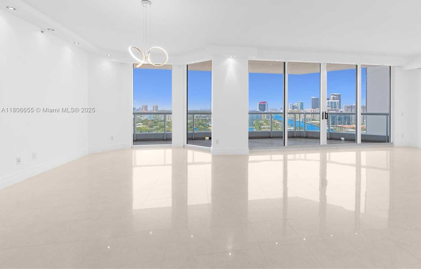 Small Image of 21200 POINT PL #1802, Aventura Number 5