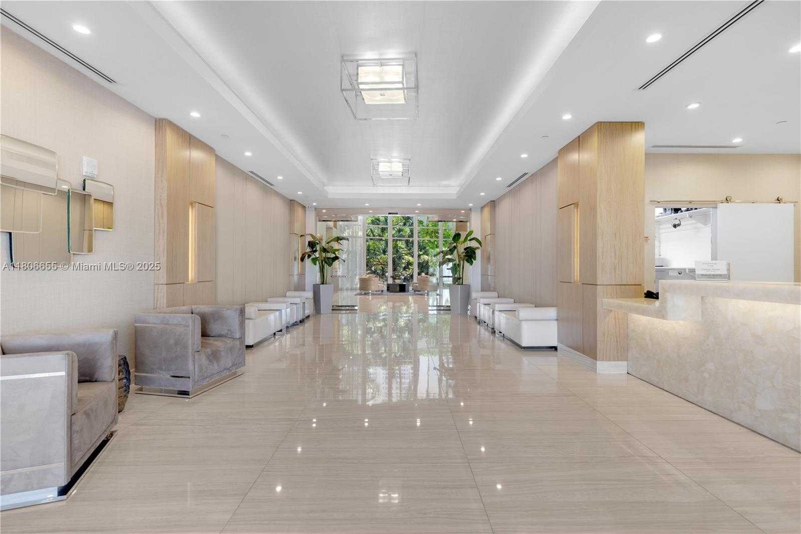 Small Image of 21200 POINT PL #1802, Aventura Number 54