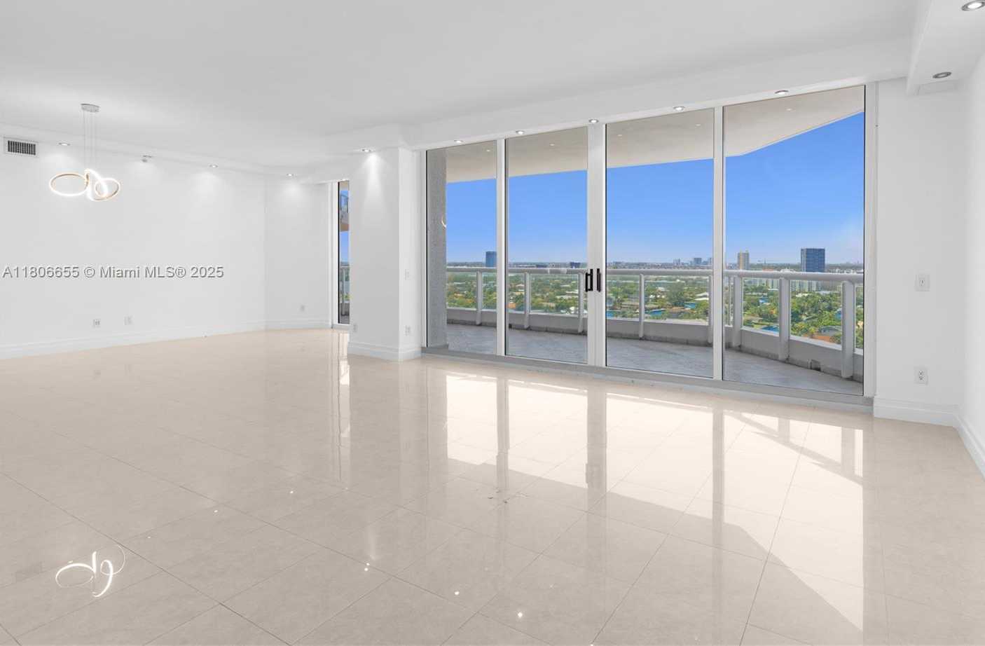 Small Image of 21200 POINT PL #1802, Aventura Number 7