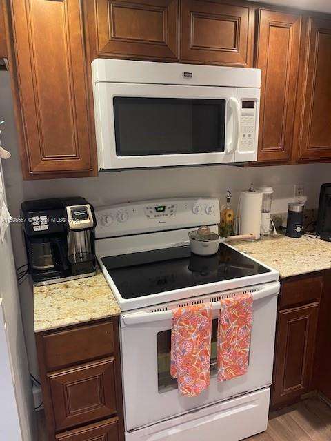 Small Image of 336 GOLFVIEW RD #403, North Palm Beach Number 2