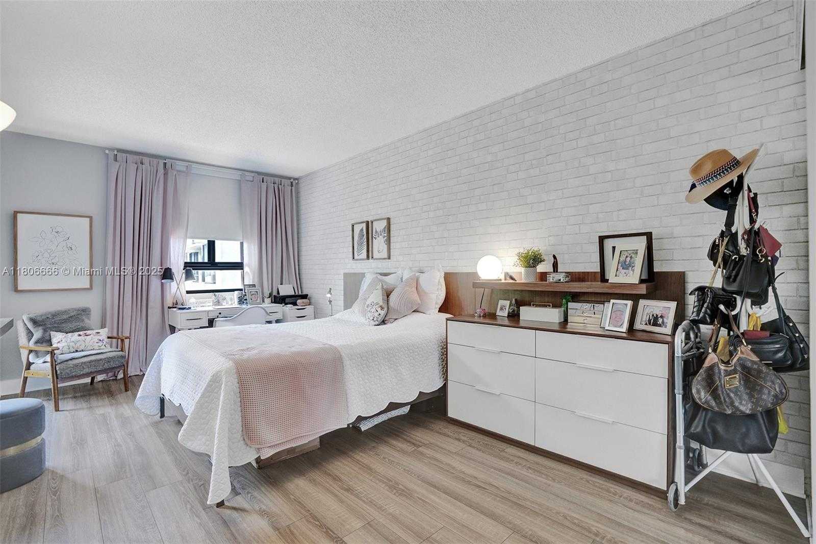 Small Image of 161 CRANDON BLVD #325, Key Biscayne Number 19
