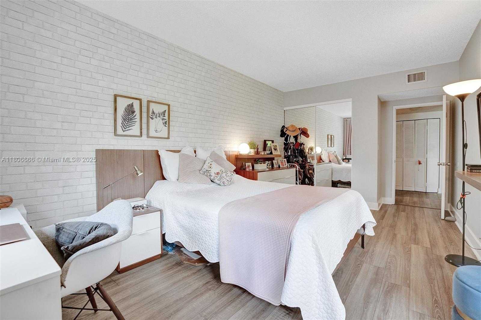 Small Image of 161 CRANDON BLVD #325, Key Biscayne Number 20
