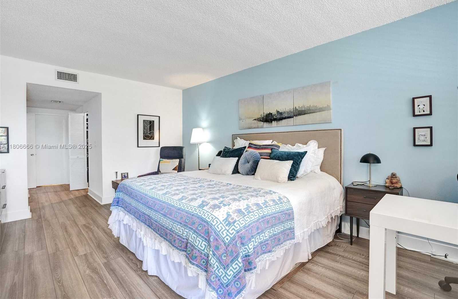 Small Image of 161 CRANDON BLVD #325, Key Biscayne Number 28