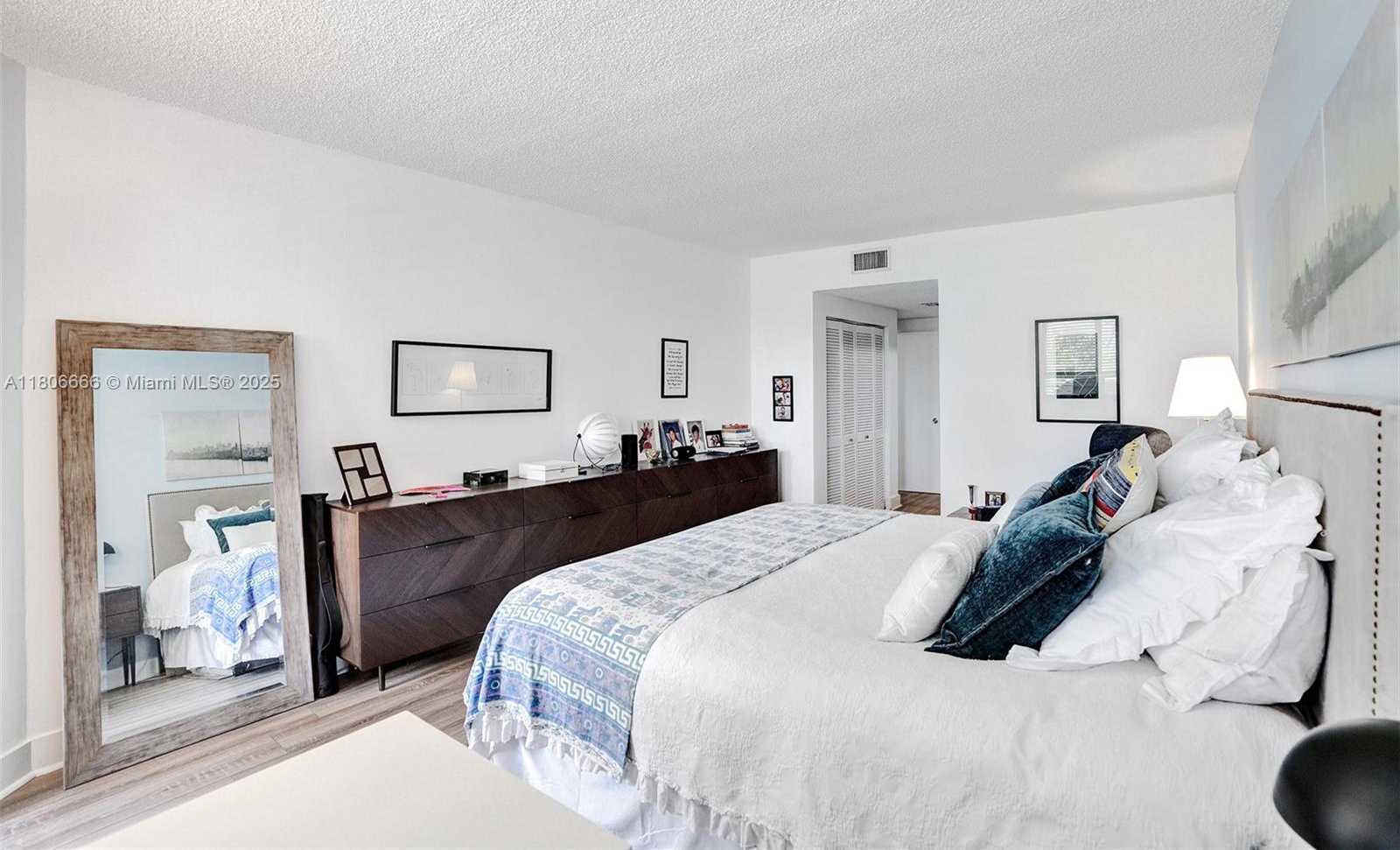 Small Image of 161 CRANDON BLVD #325, Key Biscayne Number 31