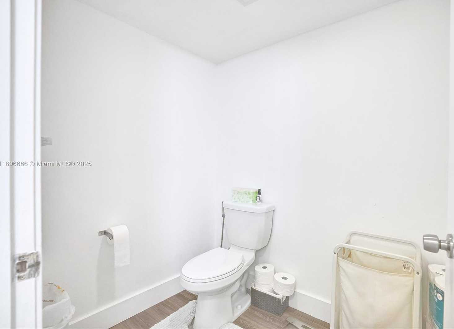 Small Image of 161 CRANDON BLVD #325, Key Biscayne Number 35