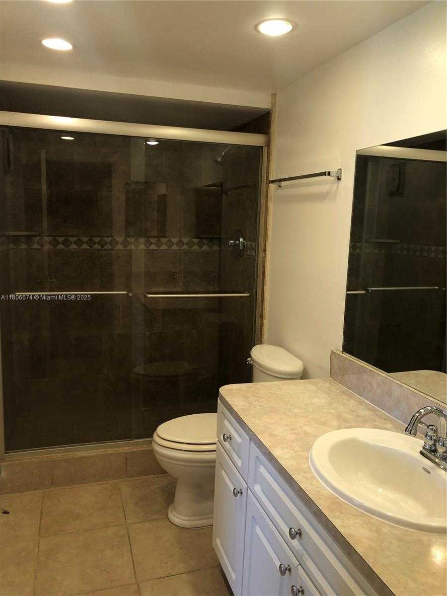 Small Image of 210 LAKEVIEW DR #207, Weston Number 10