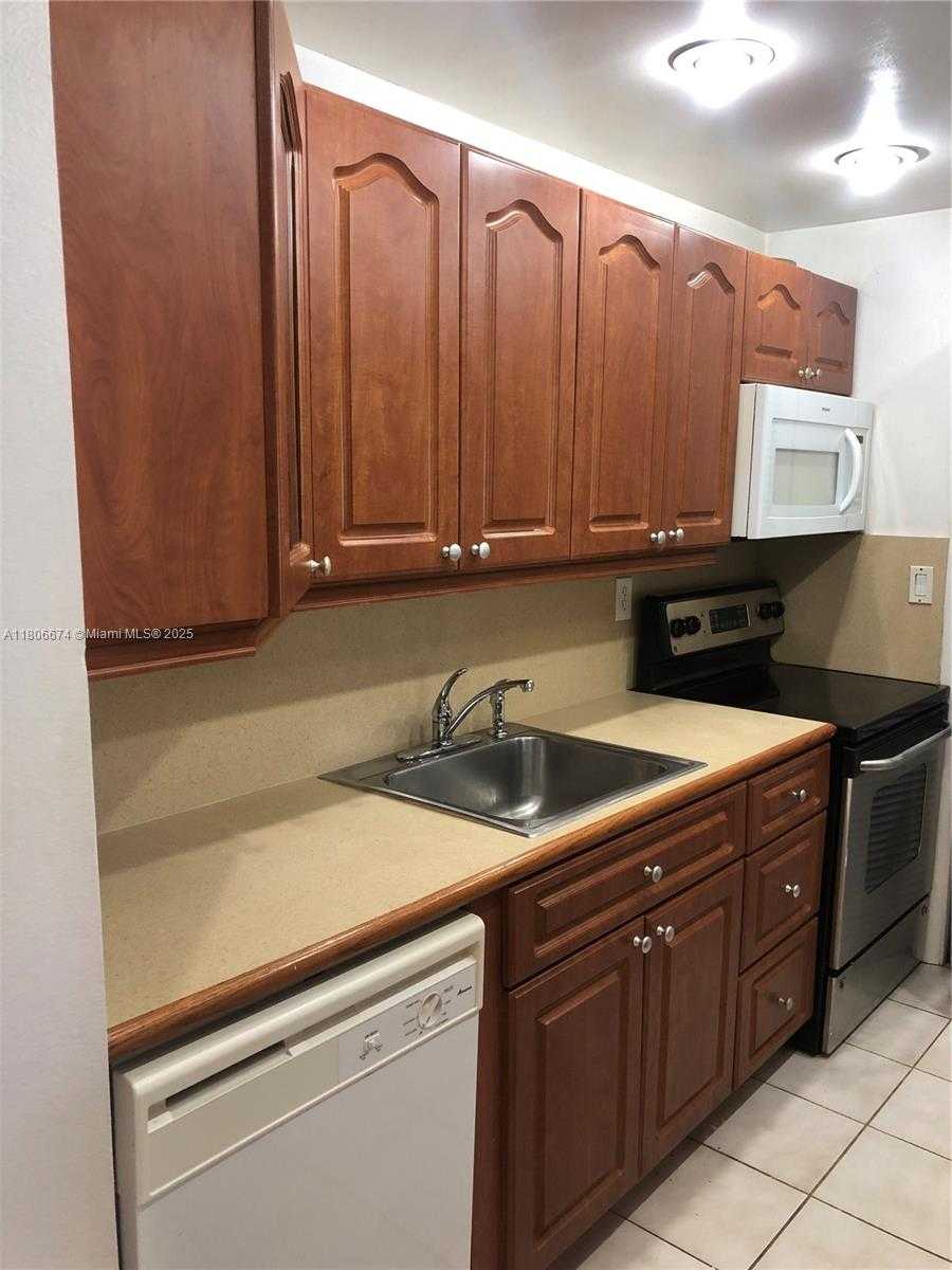 Small Image of 210 LAKEVIEW DR #207, Weston Number 12