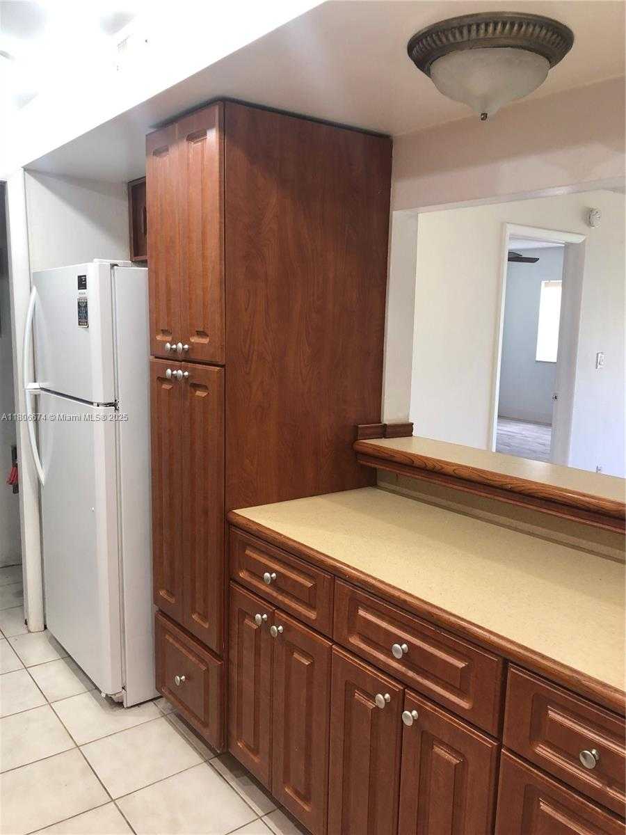 Small Image of 210 LAKEVIEW DR #207, Weston Number 13