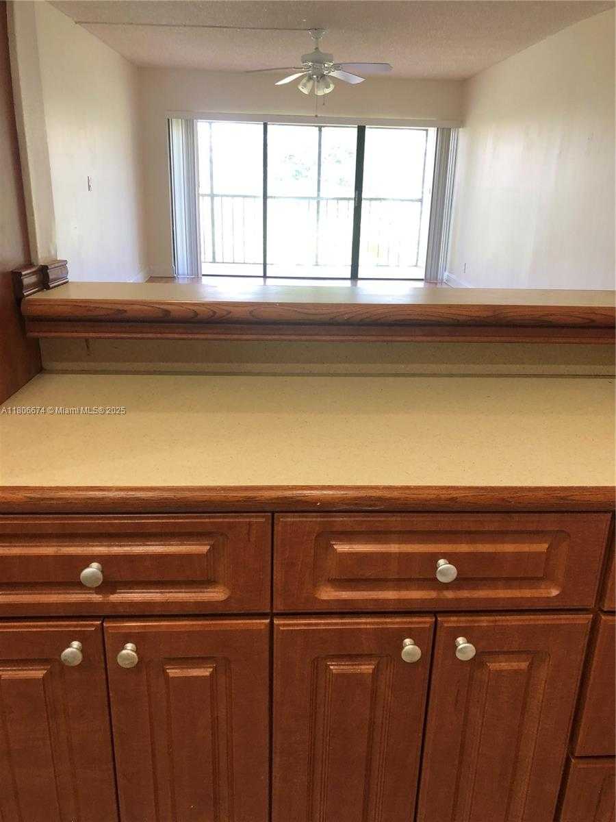 Small Image of 210 LAKEVIEW DR #207, Weston Number 14