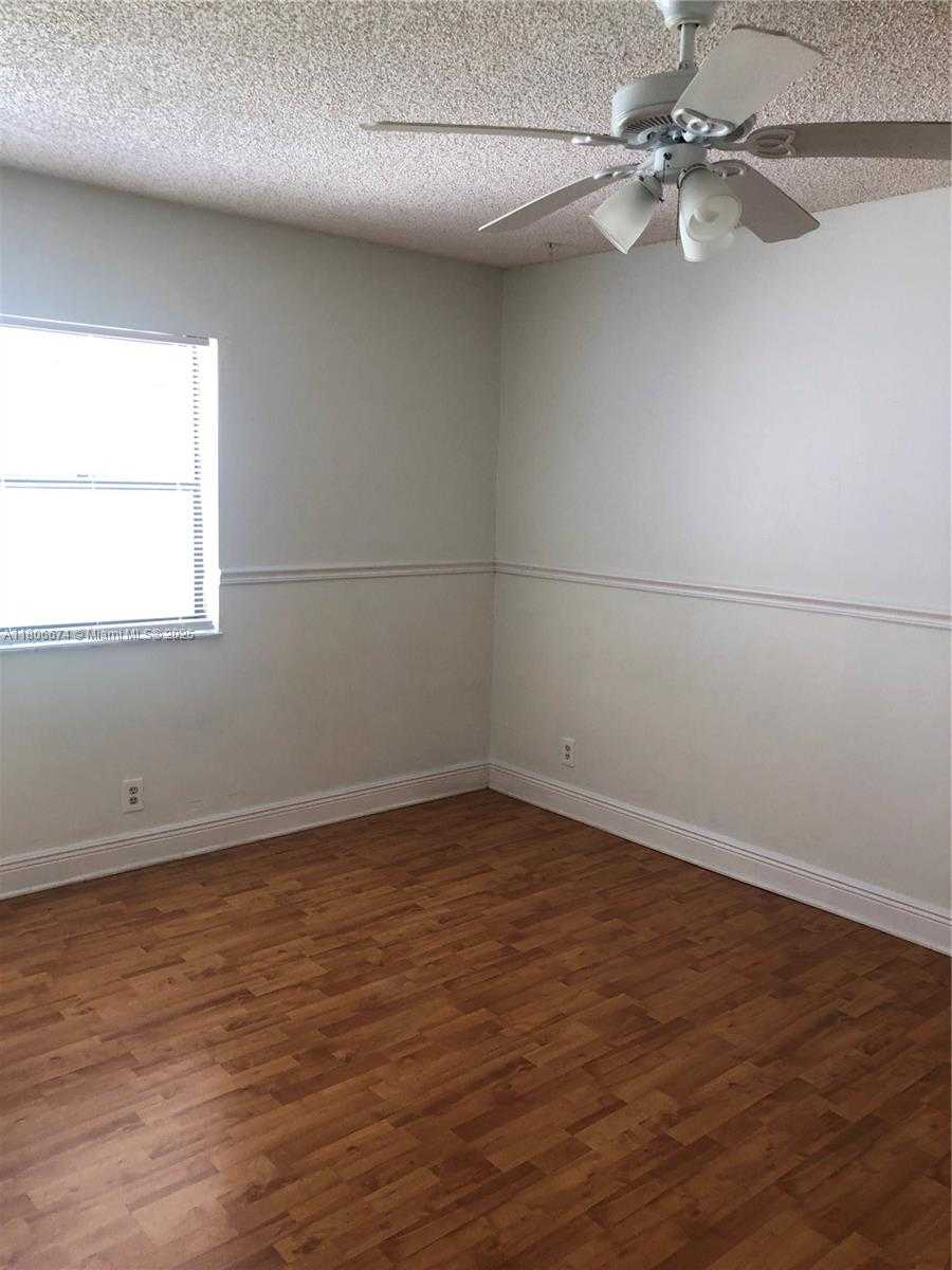 Small Image of 210 LAKEVIEW DR #207, Weston Number 15