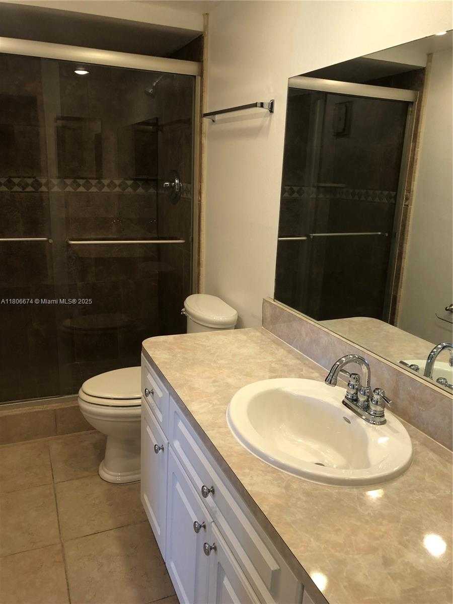 Small Image of 210 LAKEVIEW DR #207, Weston Number 16