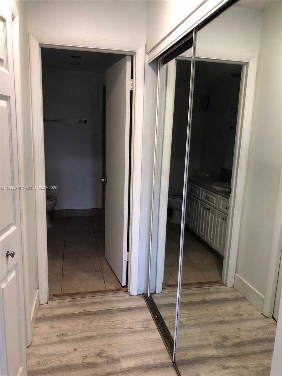 Small Image of 210 LAKEVIEW DR #207, Weston Number 17