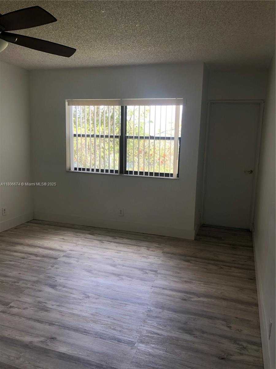 Small Image of 210 LAKEVIEW DR #207, Weston Number 18
