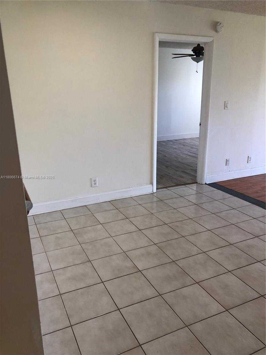 Small Image of 210 LAKEVIEW DR #207, Weston Number 19