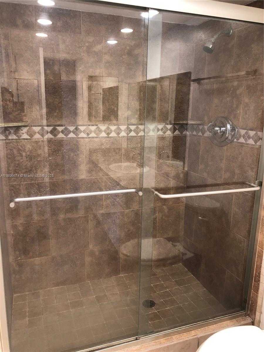 Small Image of 210 LAKEVIEW DR #207, Weston Number 21