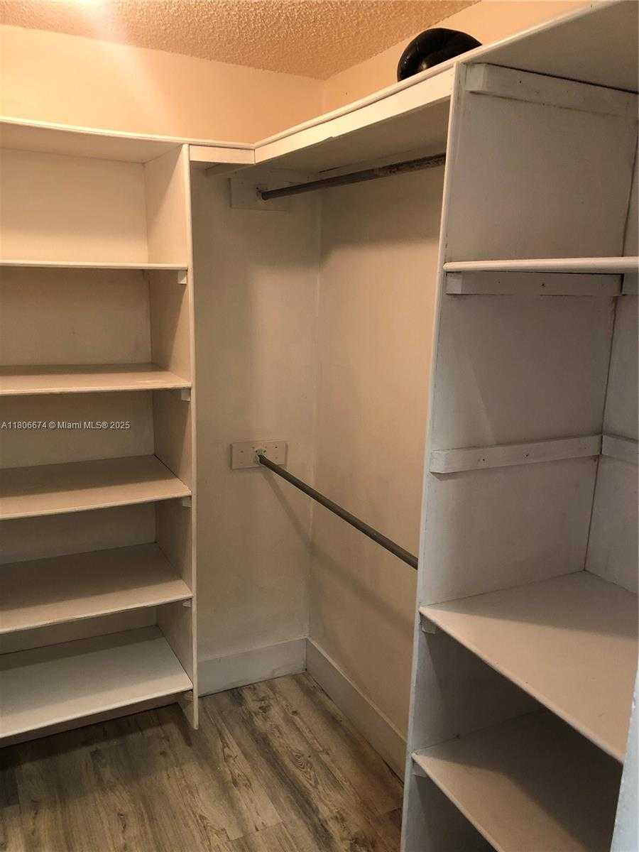 Small Image of 210 LAKEVIEW DR #207, Weston Number 22