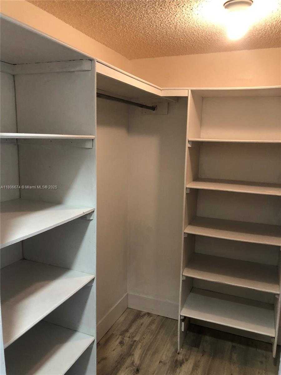 Small Image of 210 LAKEVIEW DR #207, Weston Number 23