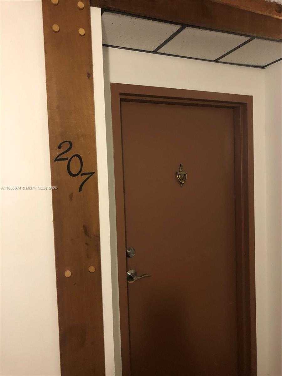 Small Image of 210 LAKEVIEW DR #207, Weston Number 5