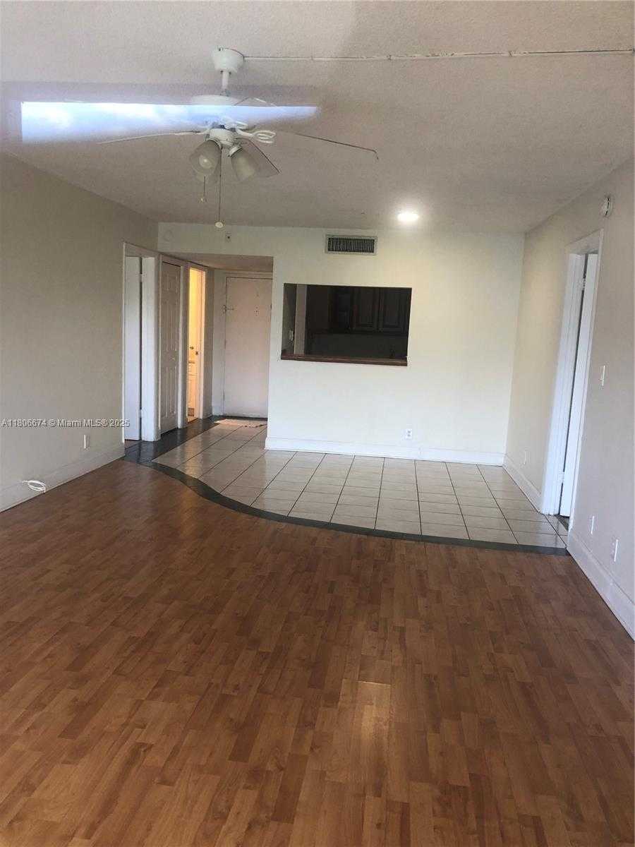 Small Image of 210 LAKEVIEW DR #207, Weston Number 6