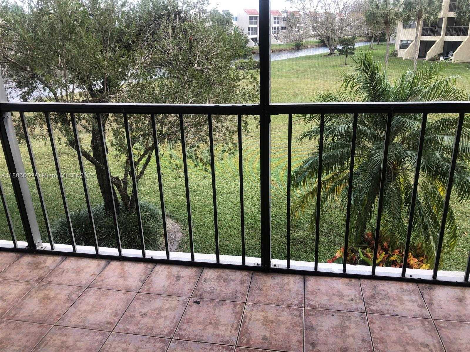 Small Image of 210 LAKEVIEW DR #207, Weston Number 9