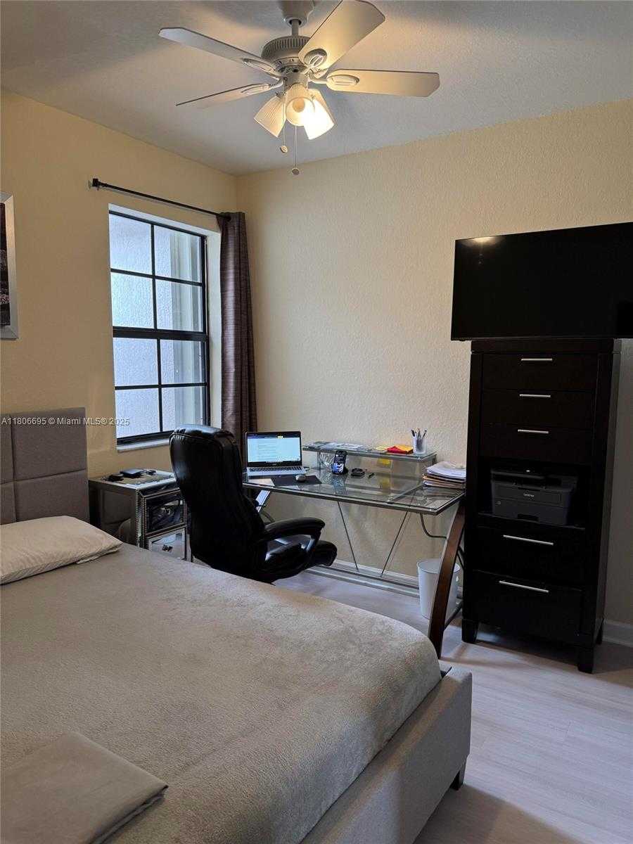 Small Image of 11564 SOUTH WEST 151ST AVE, Miami Number 13
