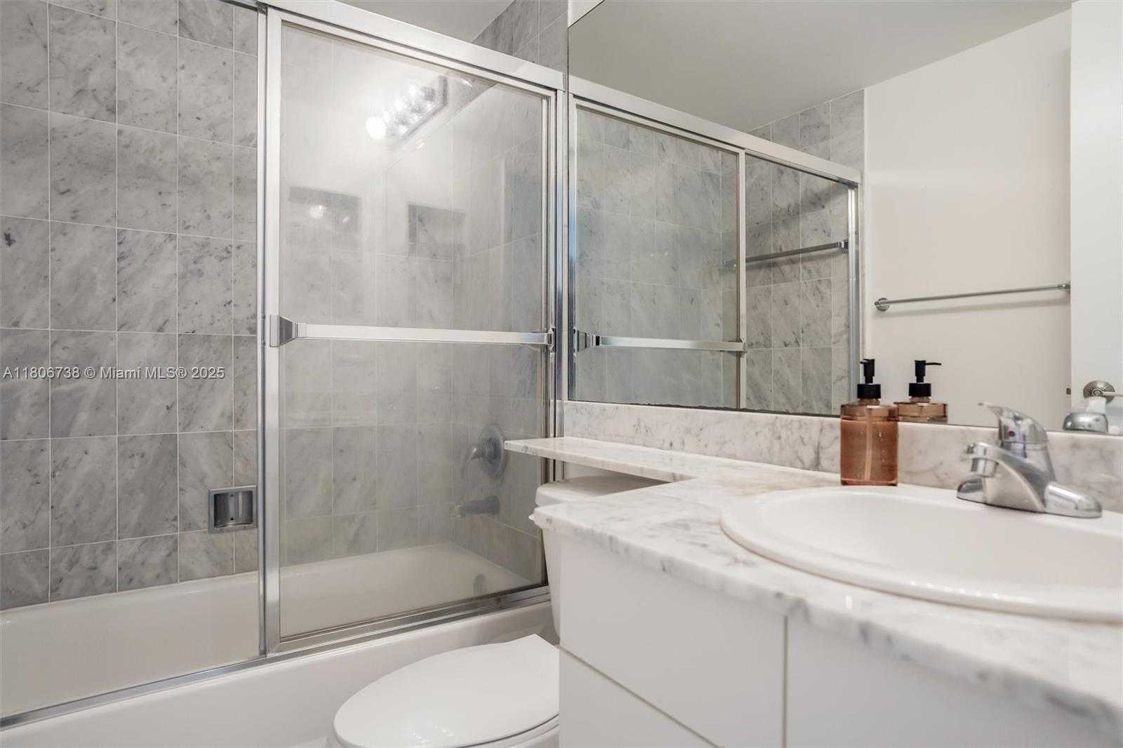 Small Image of 800 CLAUGHTON ISLAND DR #1504, Miami Number 10