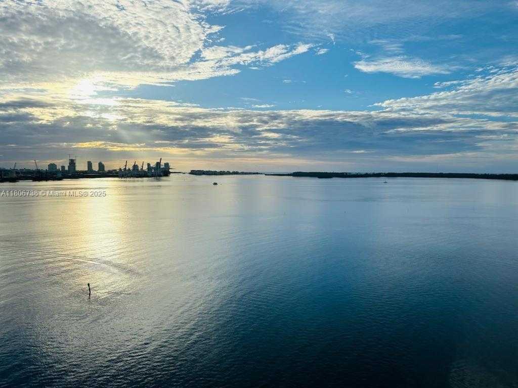 Small Image of 800 CLAUGHTON ISLAND DR #1504, Miami Number 13