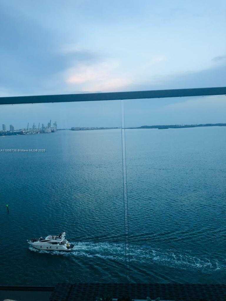 Small Image of 800 CLAUGHTON ISLAND DR #1504, Miami Number 14