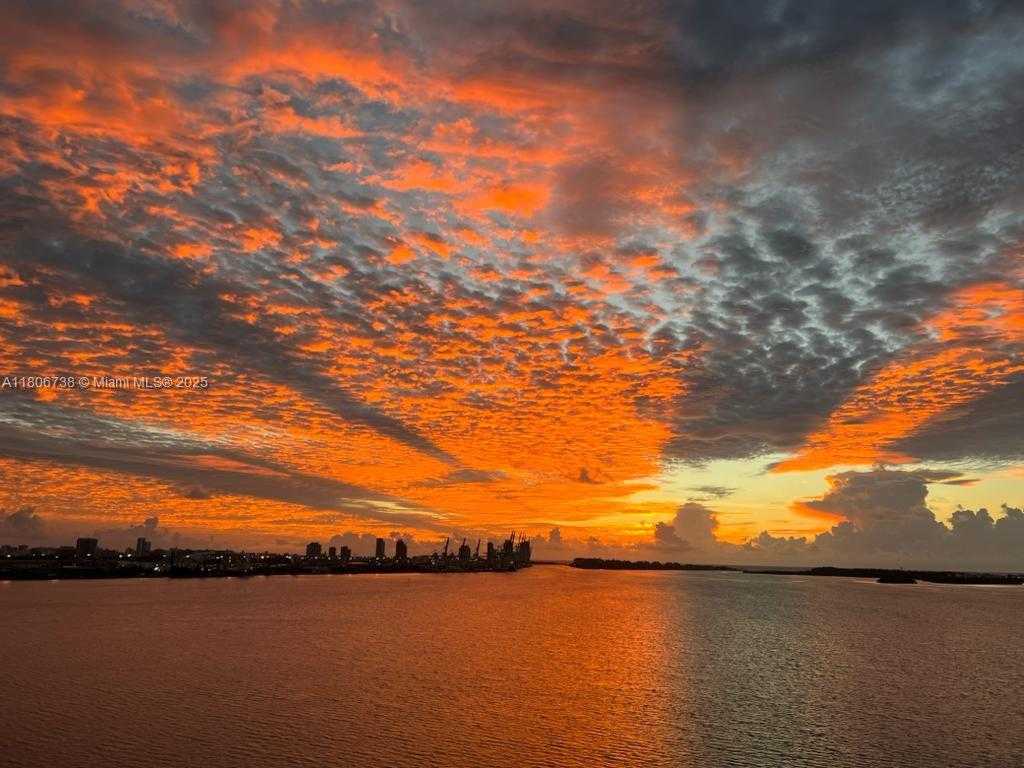 Small Image of 800 CLAUGHTON ISLAND DR #1504, Miami Number 16