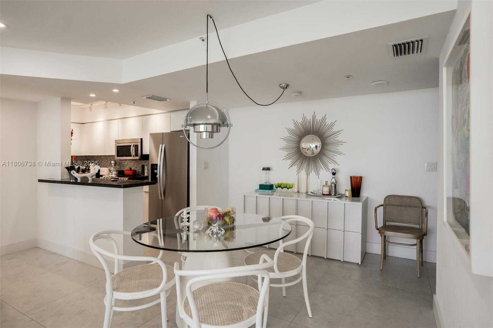Small Image of 800 CLAUGHTON ISLAND DR #1504, Miami Number 4