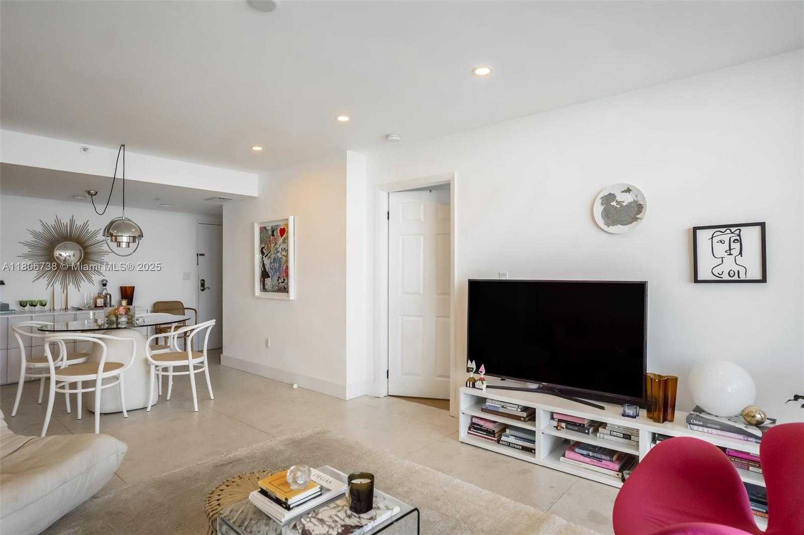 Small Image of 800 CLAUGHTON ISLAND DR #1504, Miami Number 5
