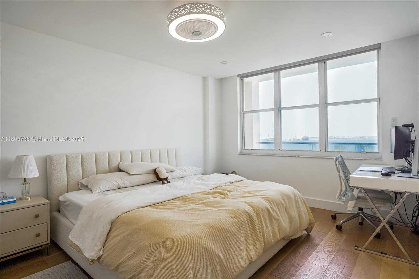 Small Image of 800 CLAUGHTON ISLAND DR #1504, Miami Number 7