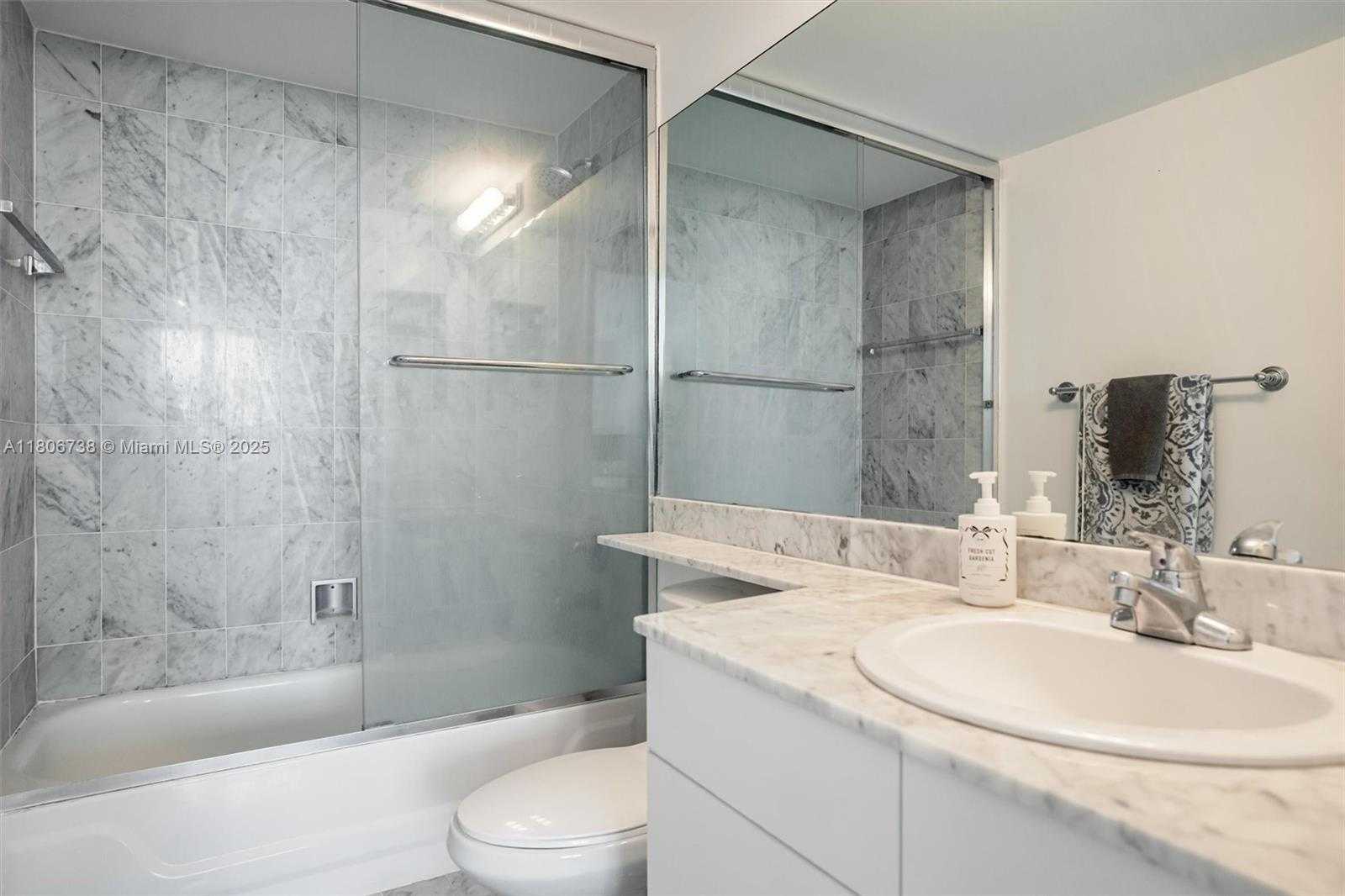 Small Image of 800 CLAUGHTON ISLAND DR #1504, Miami Number 8