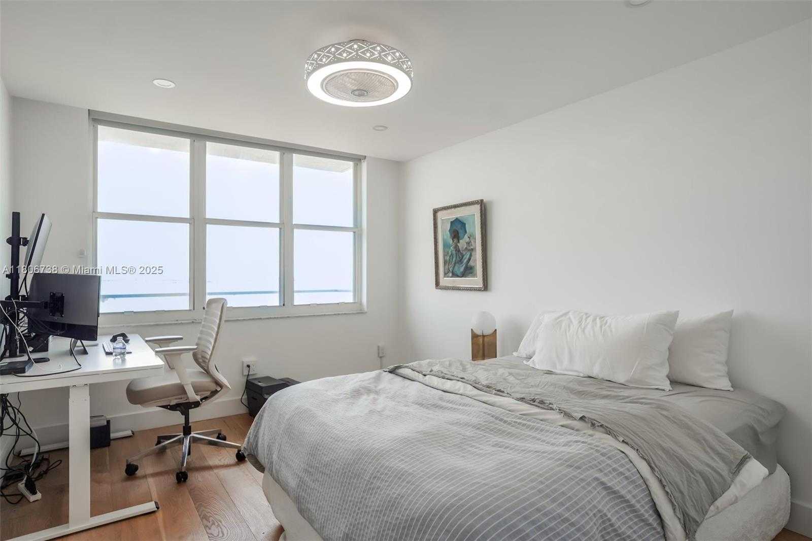 Small Image of 800 CLAUGHTON ISLAND DR #1504, Miami Number 9