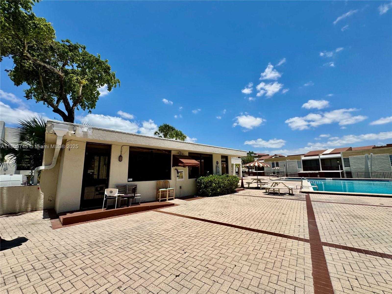 Small Image of 8810 FONTAINEBLEAU BLVD #318, Miami Number 60