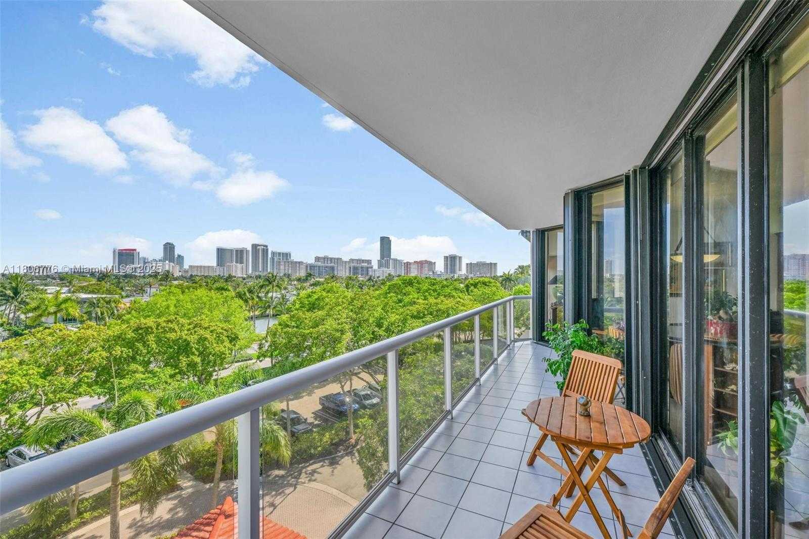 Small Image of 3640 YACHT CLUB DR #502, Aventura Number 17