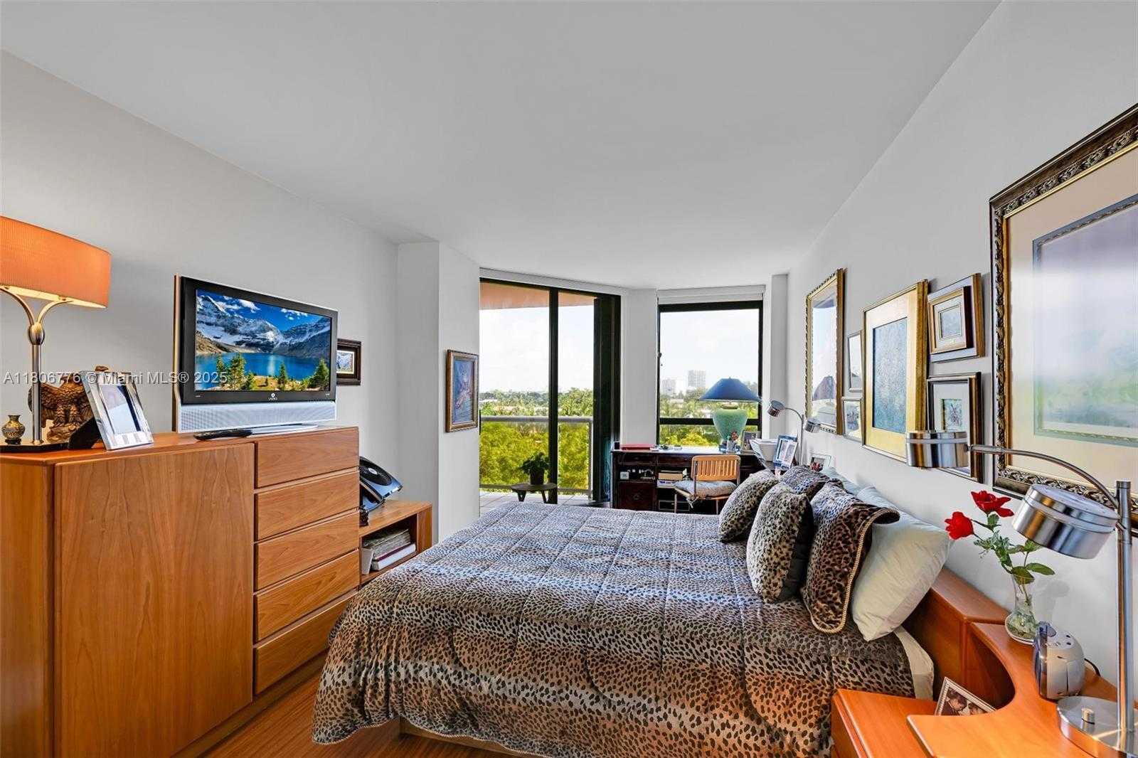 Small Image of 3640 YACHT CLUB DR #502, Aventura Number 25