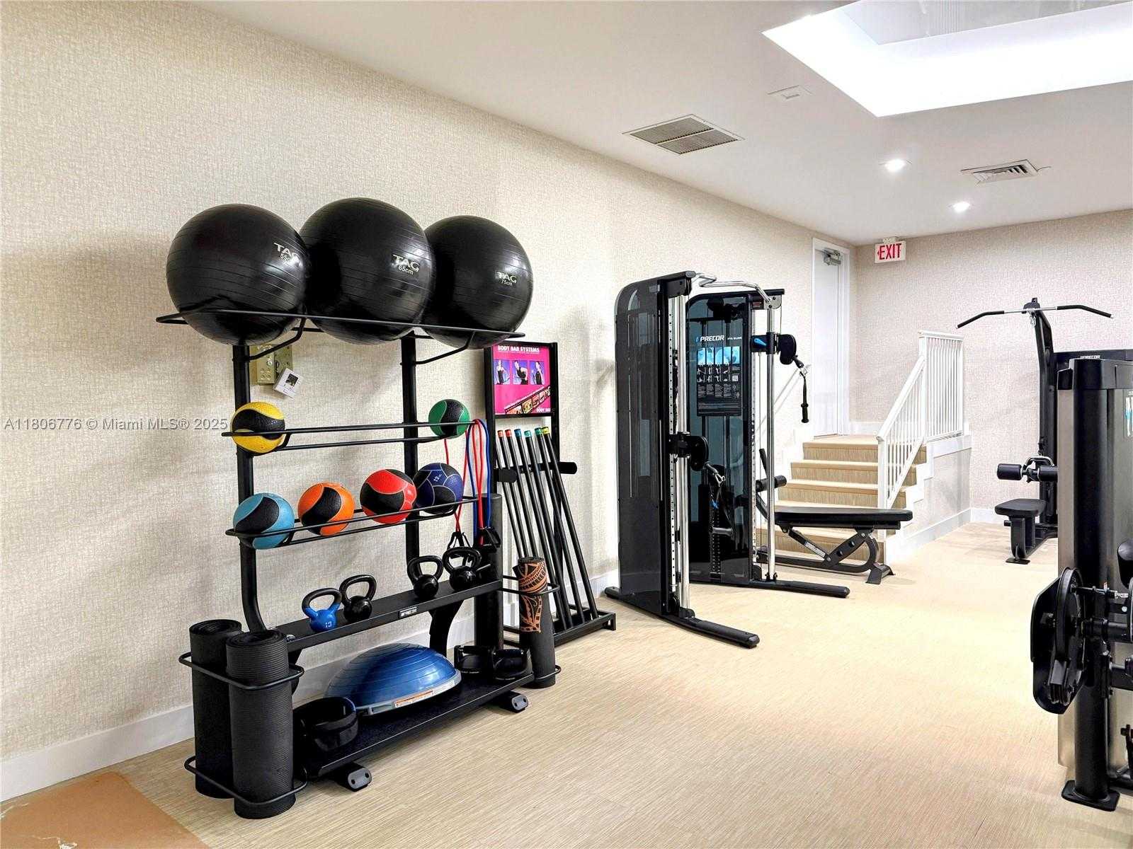 Small Image of 3640 YACHT CLUB DR #502, Aventura Number 29