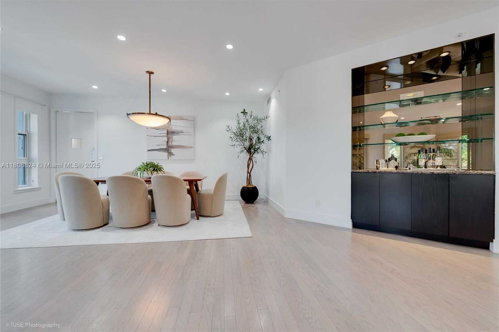 Small Image of 13637 DEERING BAY DR #231, Coral Gables Number 4