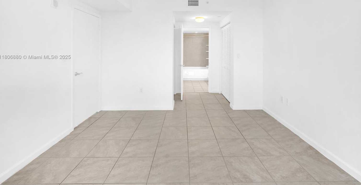 Small Image of 19501 WEST COUNTRY CLUB DR #607, Aventura Number 23